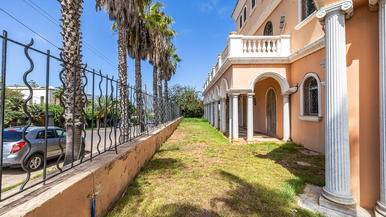 La façade côté jardin