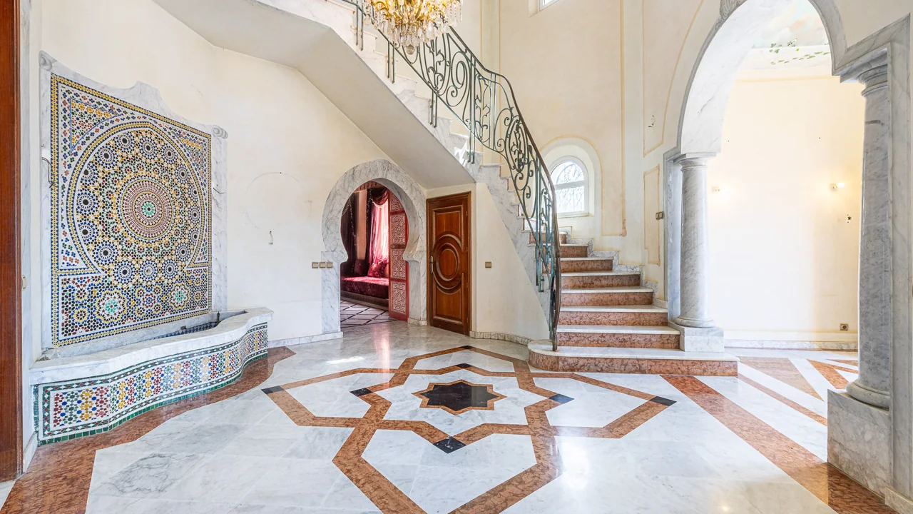 L’escalier et son vestibule