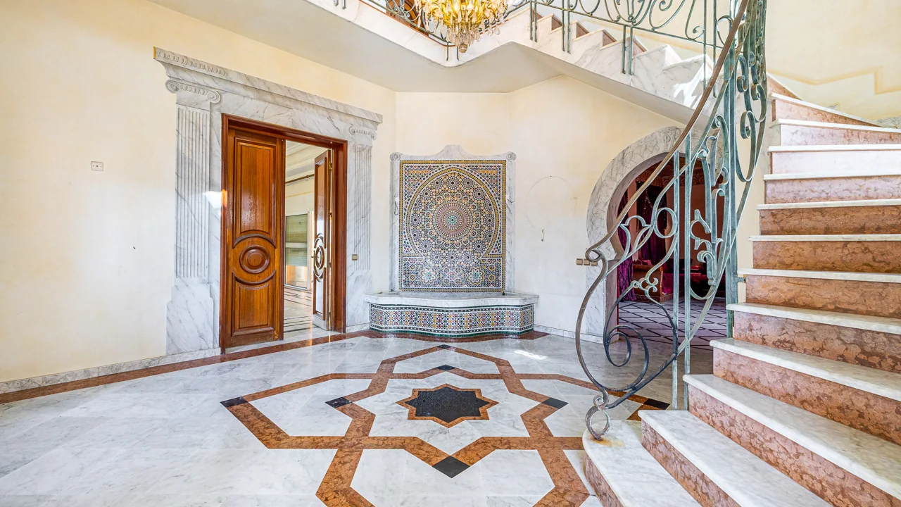 L’escalier et les boiseries