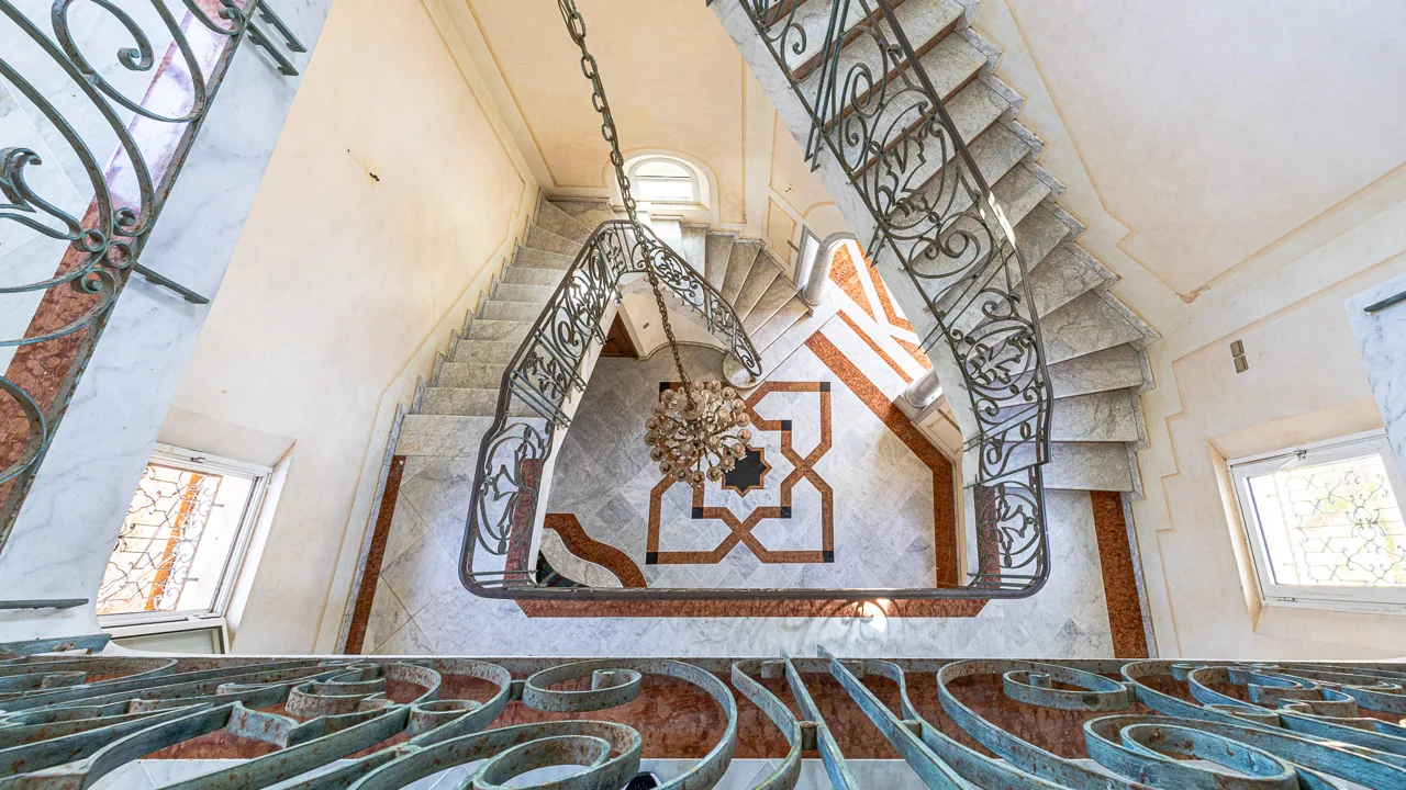 L’escalier vu de l’étage