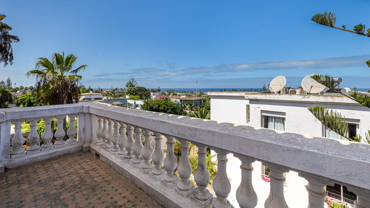 La terrasse et sa balustrade