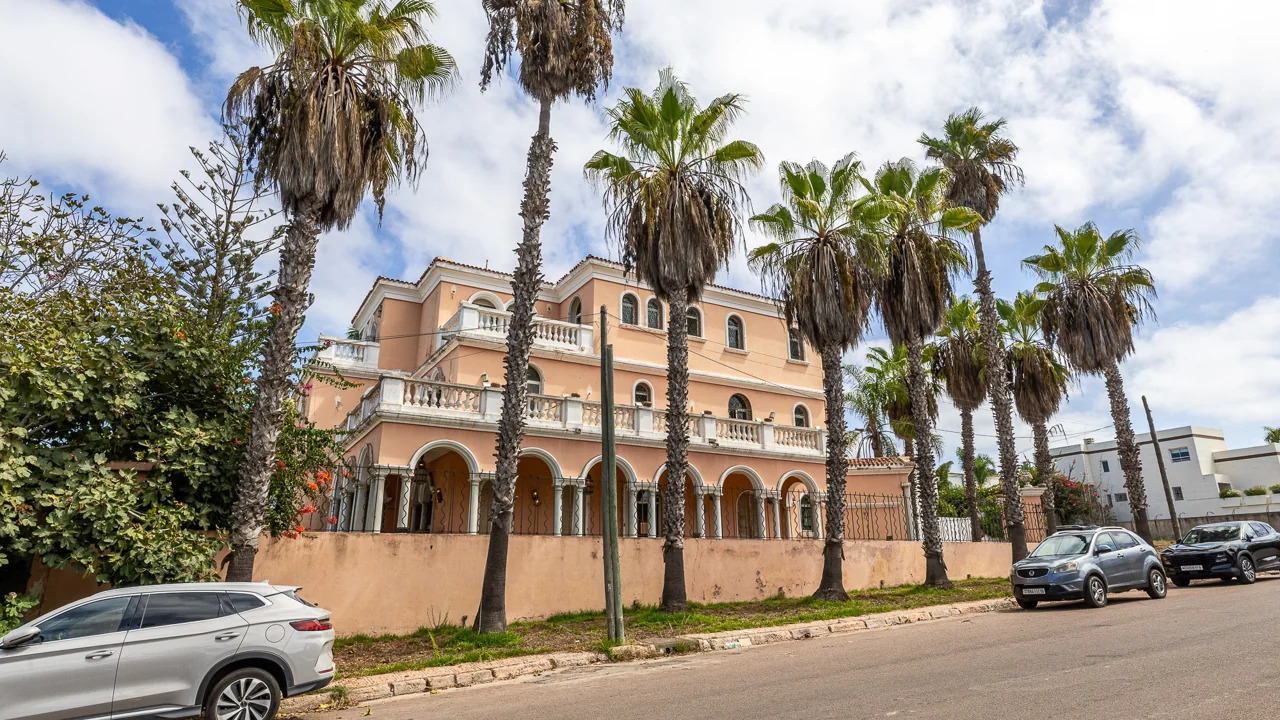 La villa depuis la rue